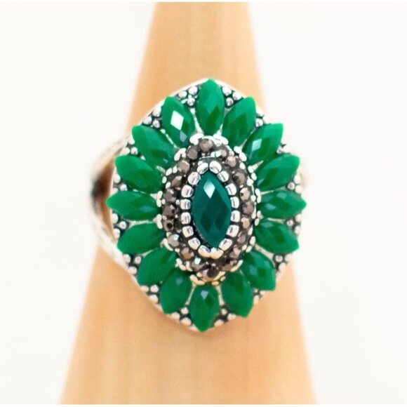 Vintage Emerald Bloom Silver Ring Size 9 1/2 -T1 - Picture 1 of 3